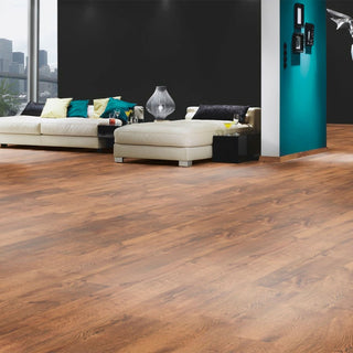 SMUGGLRS COVE OAK K281 PISO LAMINADO ESPESOR 7MM, EMPAQUE 10 TABLAS MEDIDA 1285 X 192 X 7MM CAJA 2.47 M2 INNOVATION