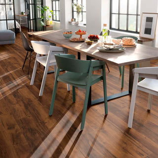 DARK HUNTON OAK EL2033 PISO LAMINADO ESPESOR 8MM, EMPAQUE 8 TABLAS, MEDIDA 1292 X 135 X 8MM STRETTO EGGER II