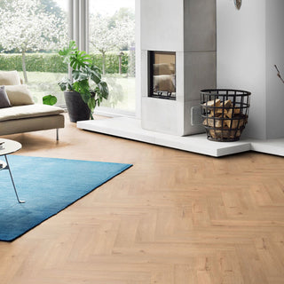 SUNDACE OAK PISO LAMINADO K326 ESPESOR 8MM, EMPAQUE 11 TABLAS, MEDIDA 630 X 126 X 8MM CAJA 0.87 M2 HERRINGBONE