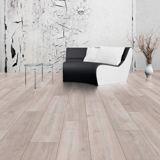 ROCKFORD OAK 5946 ESPESOR 8MM, EMPAQUE 6 TABLAS, MEDIDA 1285 X 327 X 8MM CAJA 2.52 M2 WIDE BODY