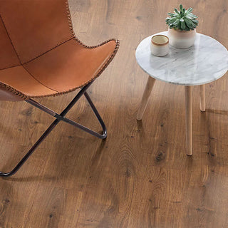 ROBLE DUNNINGTON OSCURO EPL075 ESPESOR 10MM, EMPAQUE 7 TABLAS, MEDIDA 1292 X 135 X 10MM CAJA 1.22 NEW STRETTO EGGER