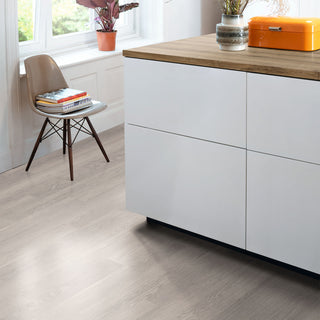 GREY BARONIA OAK EL2135 PISO LAMINADO ESPESOR 8MM, EMPAQUE 8 TABLAS, MEDIDA 1292 X 135 X 8MM STRETTO EGGER II