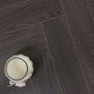 CHARME BLACK B7516 PISO LAMINADO ESPESOR 8MM, EMPAQUE 24 TABLAS, MEDIDA 504 X 84 X 8MM CAJA 2.04 M2 CHATEAU