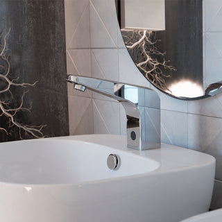 TV-304-C LLAVE PARA LAVABO ELECTRÓNICA DE SENSOR DE CORRIENTE, FORZA CROMO HELVEX