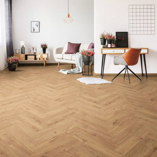 SUNDACE OAK PISO LAMINADO K326 ESPESOR 8MM, EMPAQUE 11 TABLAS, MEDIDA 630 X 126 X 8MM CAJA 0.87 M2 HERRINGBONE