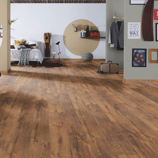 SMUGGLRS COVE OAK K281 PISO LAMINADO ESPESOR 7MM, EMPAQUE 10 TABLAS MEDIDA 1285 X 192 X 7MM CAJA 2.47 M2 INNOVATION
