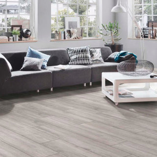 ROCKFORD OAK 5946 ESPESOR 8MM, EMPAQUE 6 TABLAS, MEDIDA 1285 X 327 X 8MM CAJA 2.52 M2 WIDE BODY