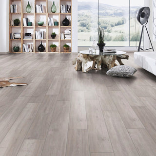 ROCKFORD OAK 5946 ESPESOR 8MM, EMPAQUE 6 TABLAS, MEDIDA 1285 X 327 X 8MM CAJA 2.52 M2 WIDE BODY