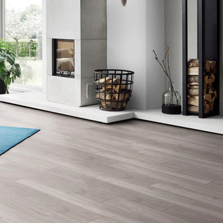 ROCKFORD OAK 5946 ESPESOR 8MM, EMPAQUE 6 TABLAS, MEDIDA 1285 X 327 X 8MM CAJA 2.52 M2 WIDE BODY