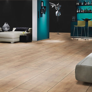 LONG ISLAND OAK 8456 ESPESOR 8MM, EMPAQUE 6 TABLAS, MEDIDA 1285 X 327 X 8MM CAJA 2.52 M2 WIDE BODY